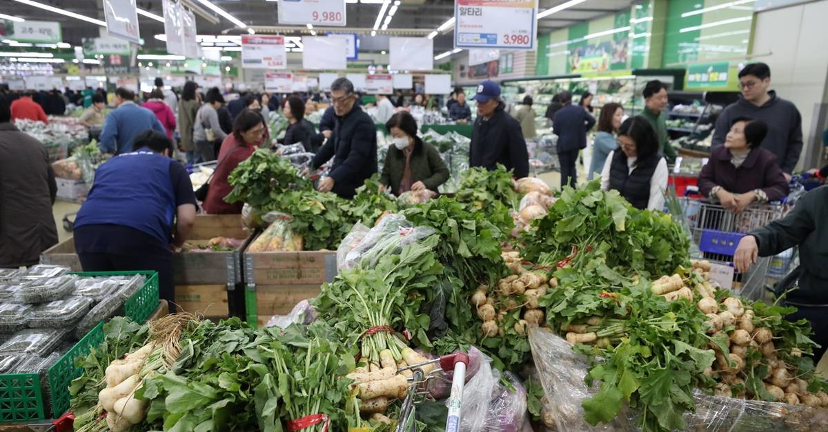 김장 앞두고 분주한 마트 / 뉴스,1