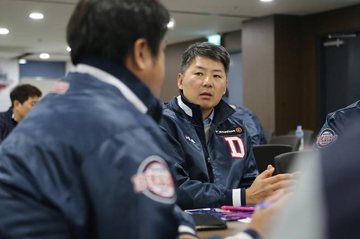 두산베어스 투수코치 시절의 모습. / 두산베어스