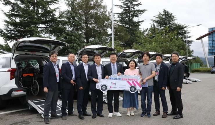 부산시설공단은 교통약자의 이동 편의성을 높이기 위해 특별교통수단 ‘두리발’ 차량 10대를 추가 도입했다. / 사진제공=부산시설공단