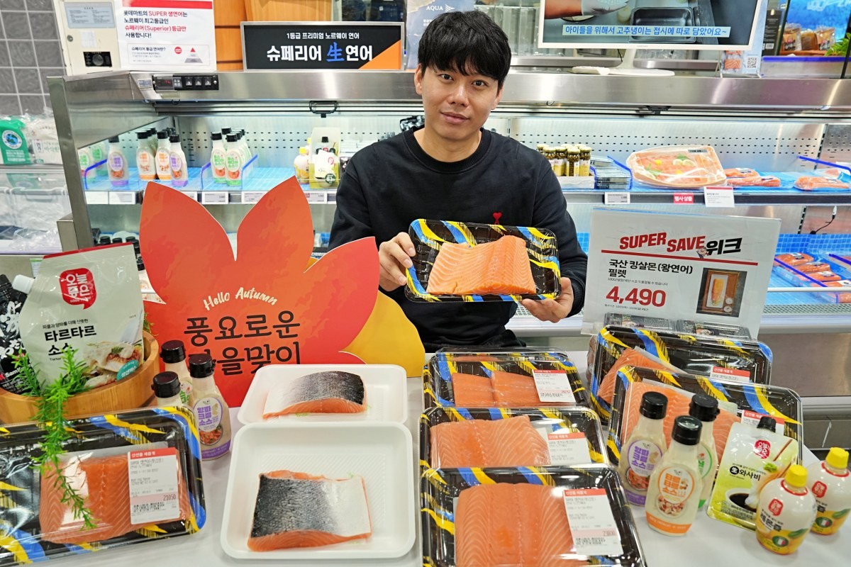 롯데마트, 대형마트 최초 국산 ‘왕연어’ 판매 시작 / 롯데마트 제공
