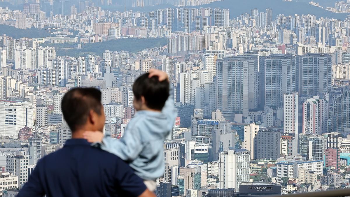 서울 중구 남산에서 바라본 아파트 단지 모습. / 뉴스1