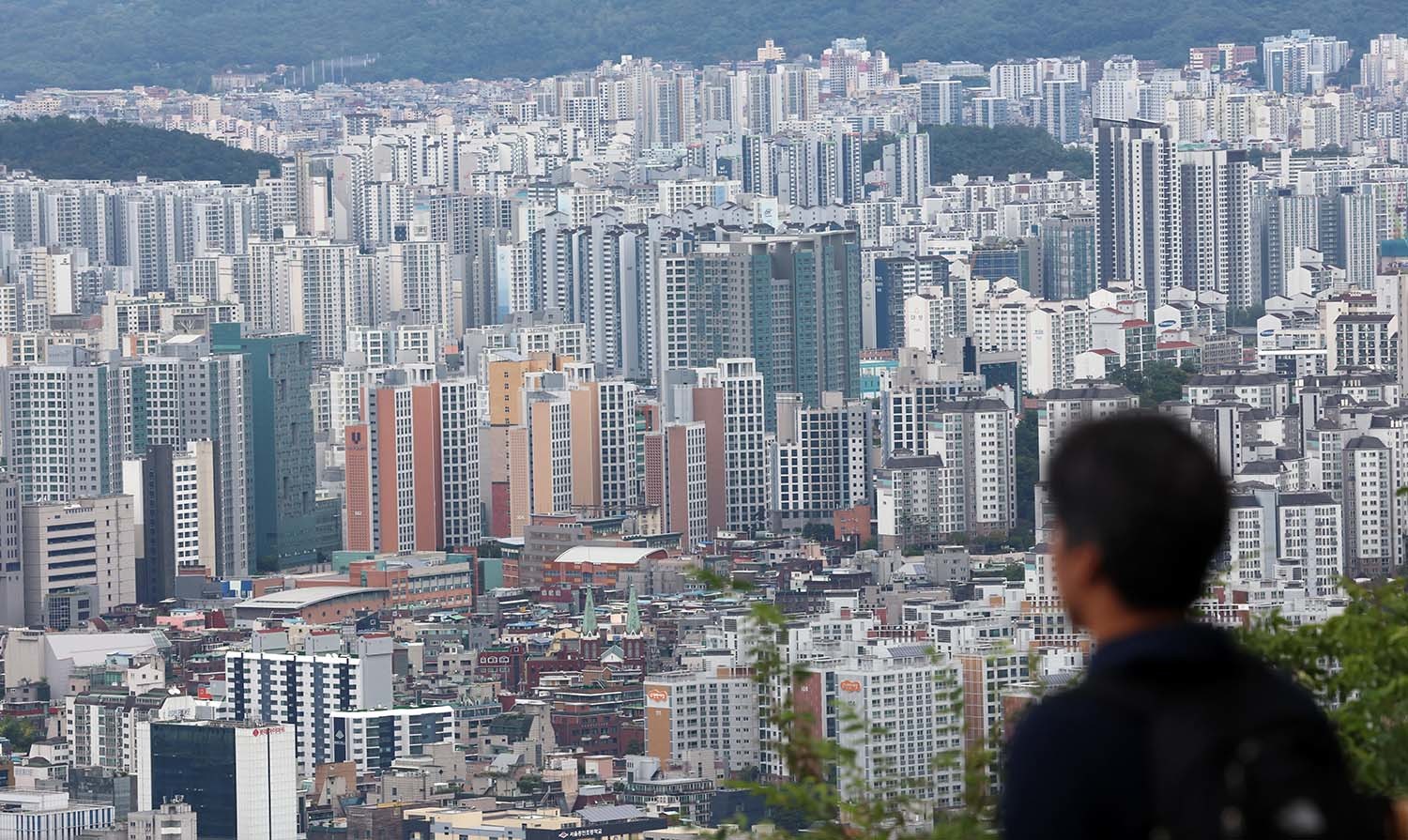 서울 남산에서 바라본 아파트 단지들의 모습. / 뉴스1 자료사진