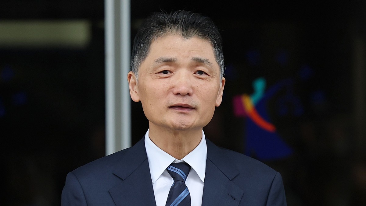카카오 창업자 김범수 경영쇄신위원장이 21일 서울 양천구 서울남부지방법원에서 열린 자본시장법 위반 1심 선고 공판에서 무죄를 선고받은 후 심경을 밝히고 있다. / 뉴스1
