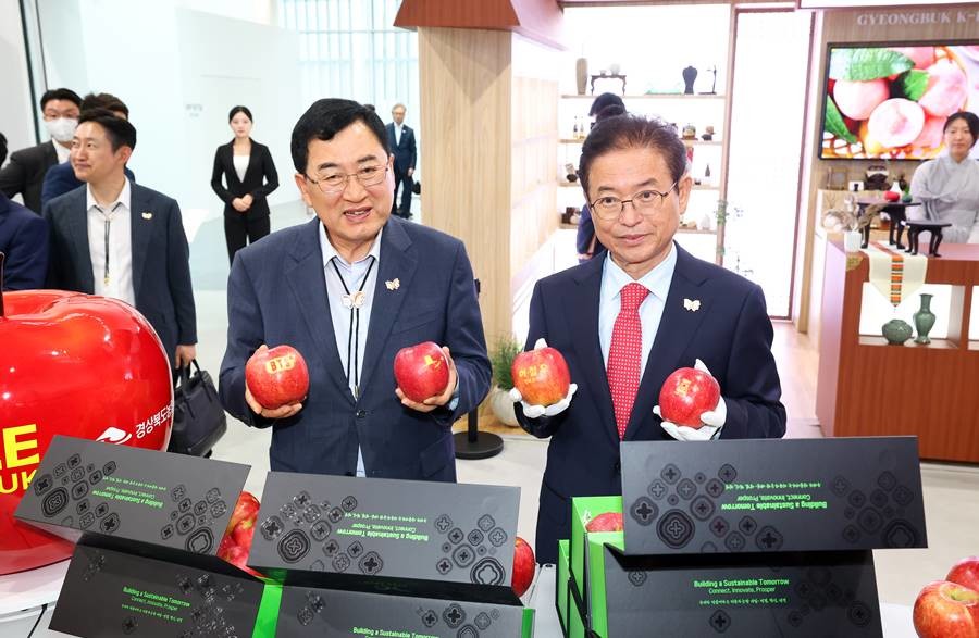 (왼쪽부터)주낙영 경주시장, 이철우 경북도지사/이하 경북도