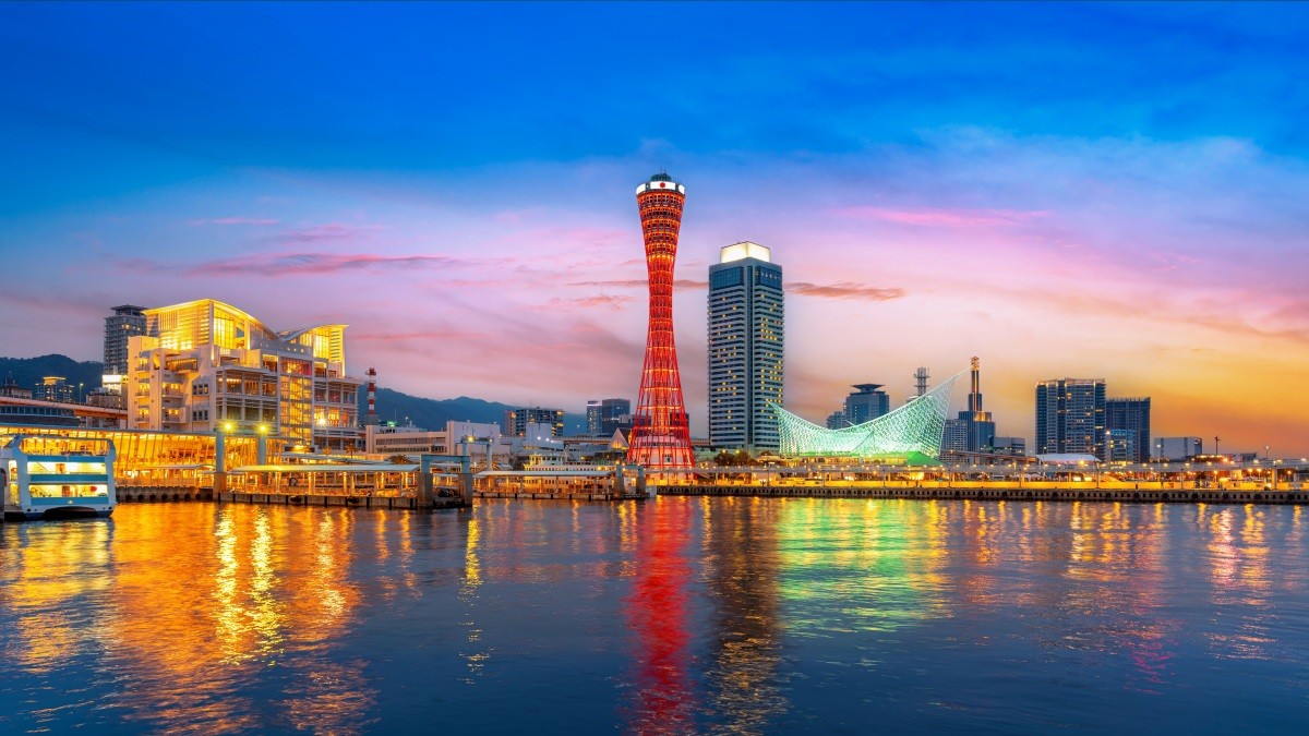 일본 고베 풍경. / Guitar photographer-shutterstock.com