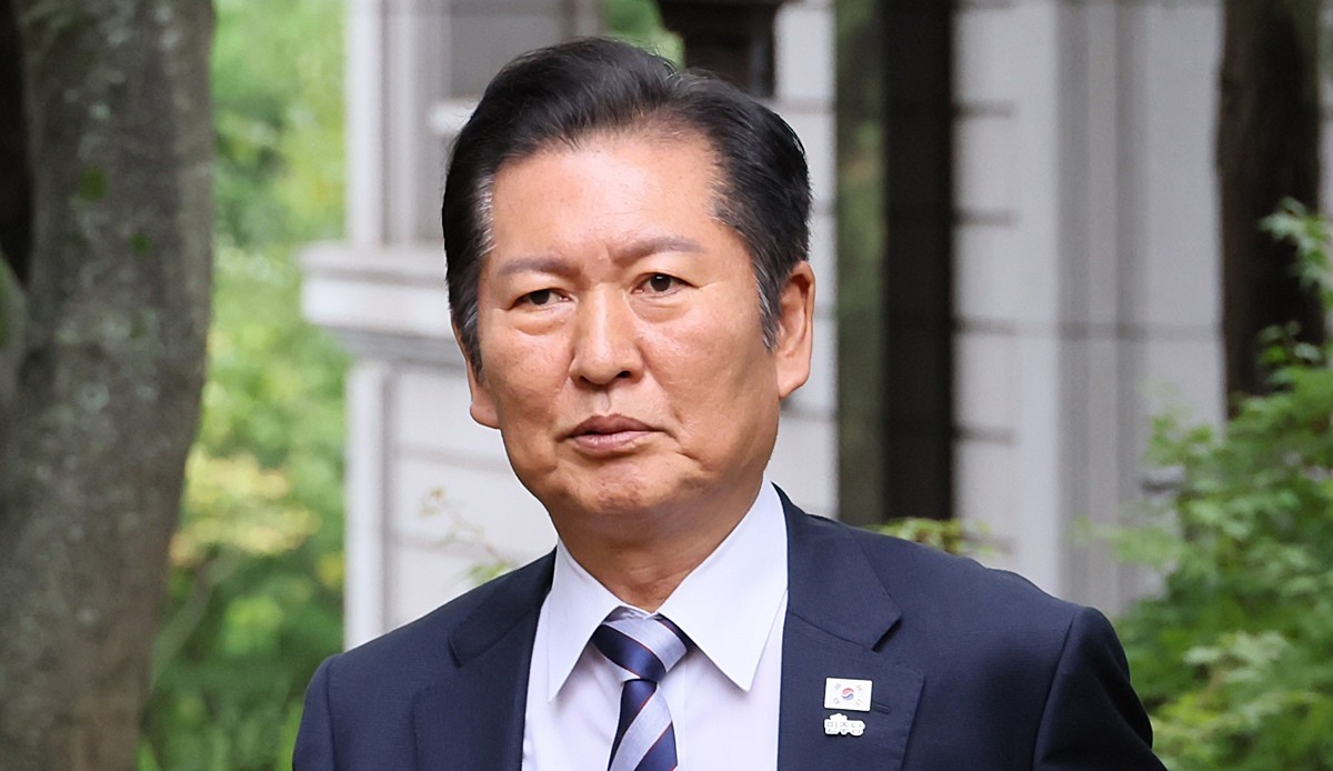 정청래 더불어민주당 대표 자료 사진. 정청래 대표는 내년 6월 지방선거와 관련해 국민의힘을 향해 '저 당은 내년 6월 지방선거 전에 위헌정당해산심판을 받을 수도 있겠다고 생각했다'라고 말했다. 정 대표는 22일 민주당 지방선거기획단 회의에서 장동혁 국민의힘 대표가 윤석열 전 대통령을 면회한 것을 언급하며 '지방선거에서 압도적으로 승리해 내란 청산을 확실하게 해야 한다'라며 이렇게 말했다. / 연합뉴스