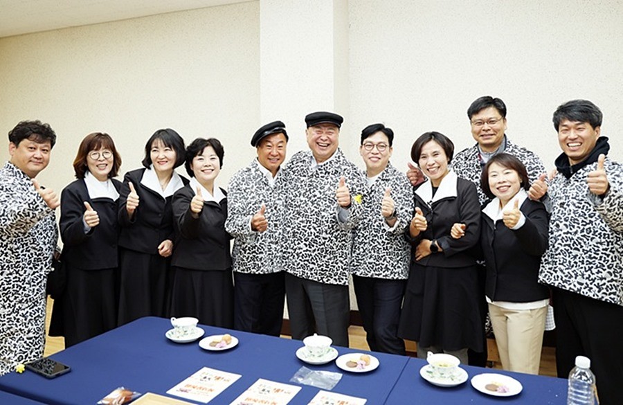 김경일 파주시장(가운데)