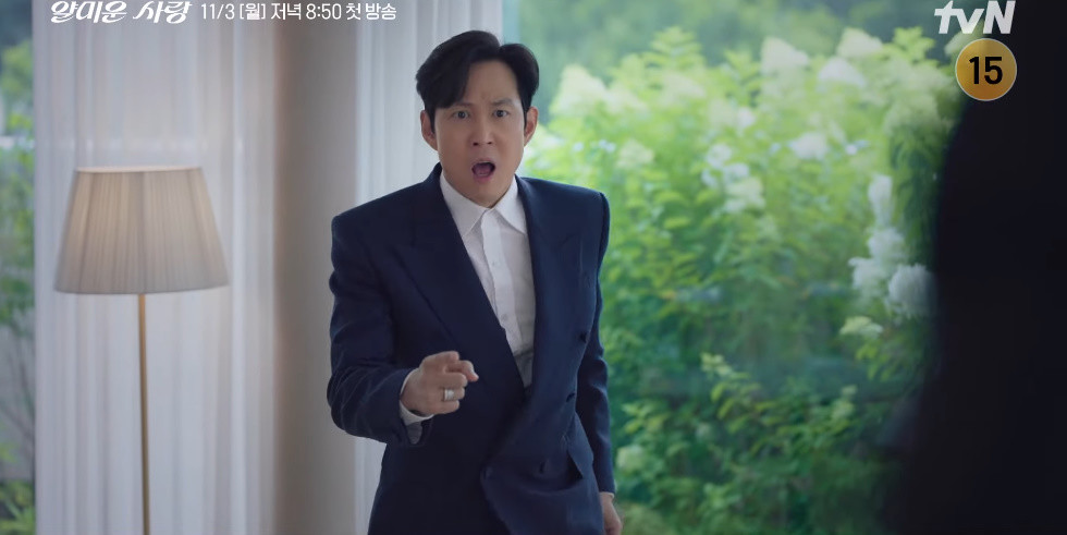 극중 앙숙 관계로 만나는 이정재와 임지연 / tvN