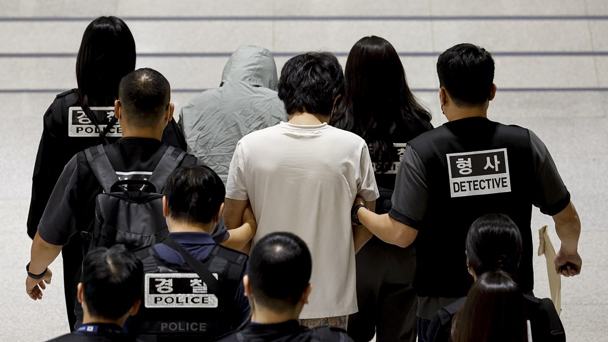 지난 18일 귀국과 동시에 체포된 캄보디아 범죄단지서 활동한 한국인들 / 뉴스1