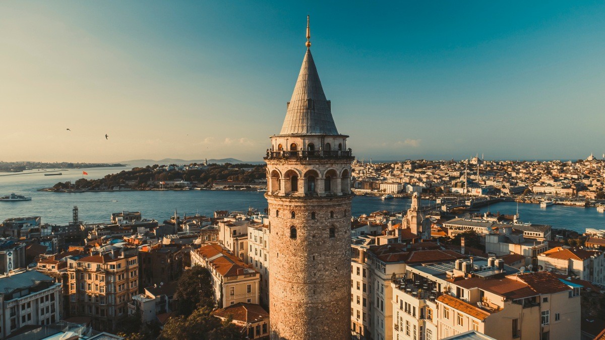 갈라타 타워. / thehakanarslan-shutterstock.com