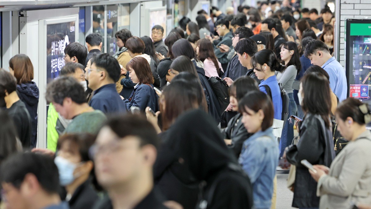출근길에 나선 시민들로 붐비는 지하철. 자료사진. (기사 내용과 직접적인 연관은 없음을 밝힙니다.) / 뉴스1