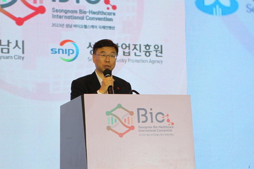 2023년 ‘성남 바이오헬스케어 국제 컨벤션’ 개막식에서 신상진 성남시장이 인사말을 하고 있다(자료사진). / 성남시
