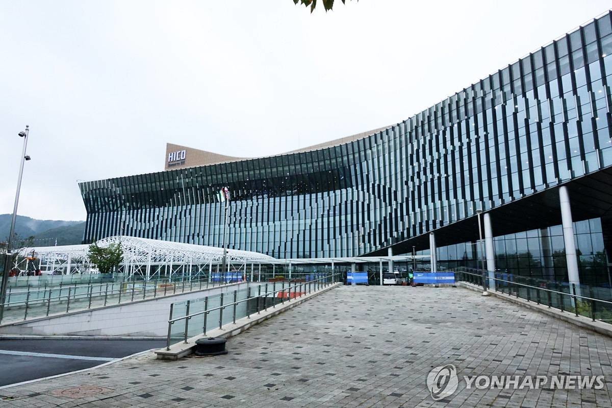 정상회의 열리는 경주화백컨벤션센터 / 연합뉴스