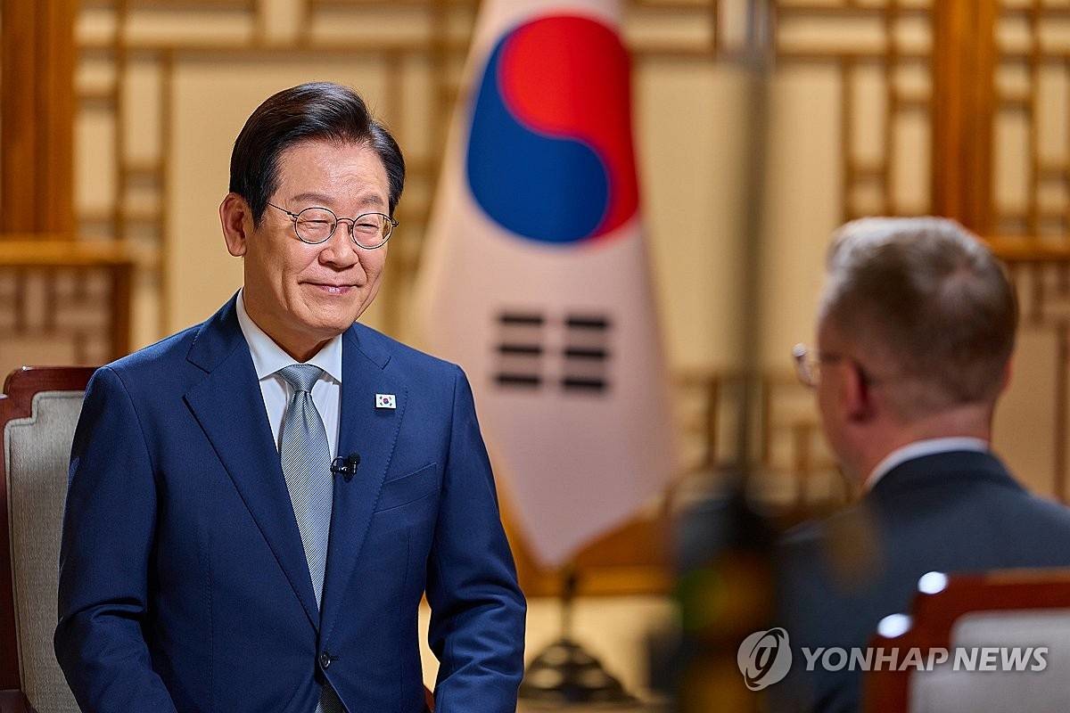 이재명 대통령이 지난 22일 용산 대통령실 자유홀에서 CNN과 인터뷰를 하고 있다 / 대통령실 제공