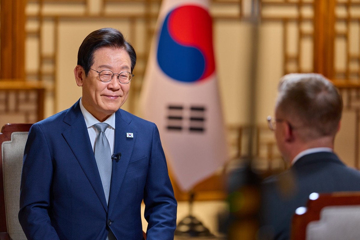 서울 용산 대통령실 청사에서 CNN과 인터뷰에 나선 이재명 대통령 / 뉴스1 (대통령실 제공)