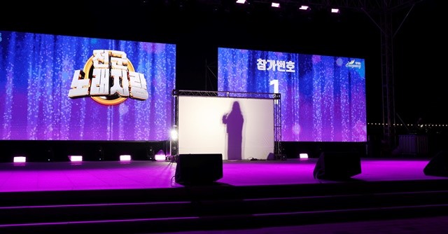 22일 저녁 황룡정원에서 열린 '전군노래자랑' 예선 현장. 장성군 제공