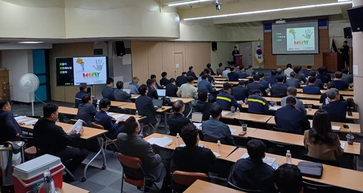 부산지방해양수산청(청장 김혜정, 이하 해수청)과 부산항만공사(BPA, 사장 송상근)는 23일 부산항만공사 본사에서 ‘부산항 줄잡이 안전작업표준 매뉴얼 공청회’를 개최했다고 밝혔다. / 사진제공=부산항만공사