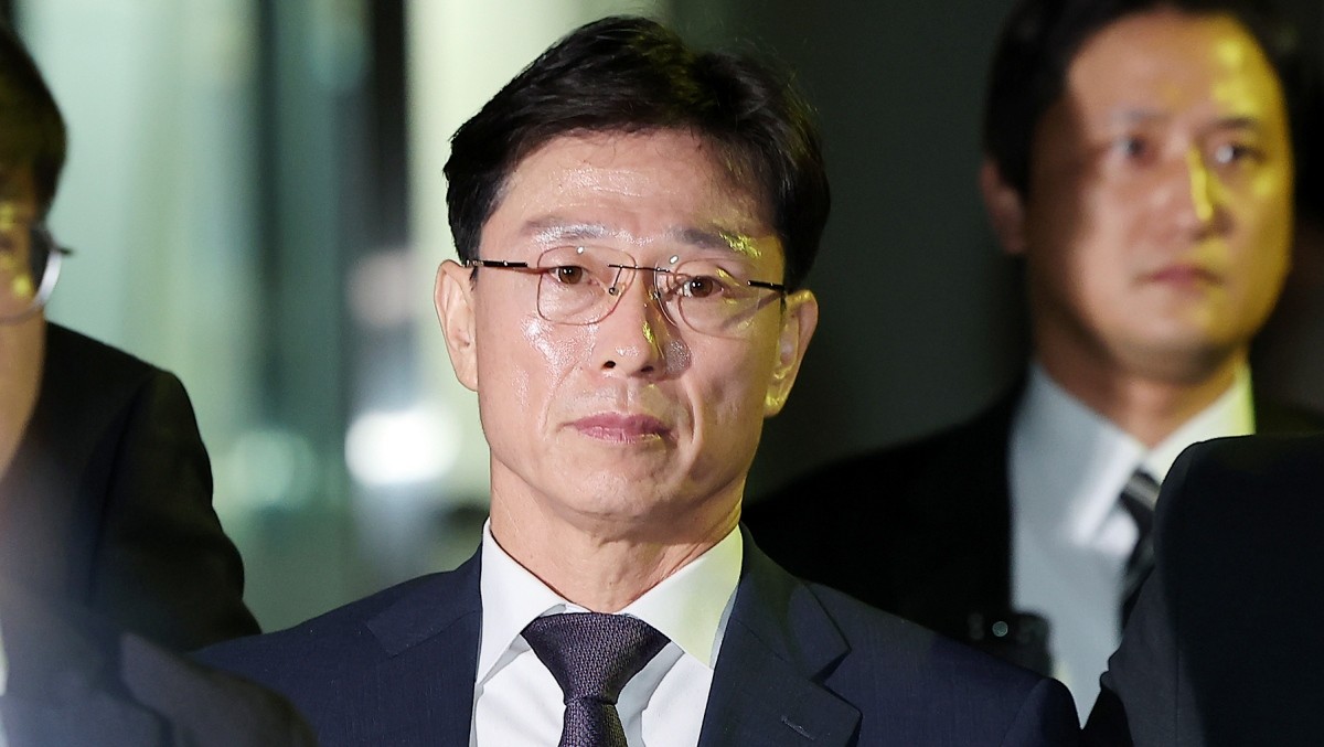 채상병 순직 및 수사 외압·은폐 의혹의 핵심 피의자인 임성근 전 해병대 1사단장이 지난 23일 오후 서초구 서울중앙지방법원에서 열린 구속 전 피의자 심문(영장실질심사)을 마친 뒤 법원을 빠져나가고 있다.