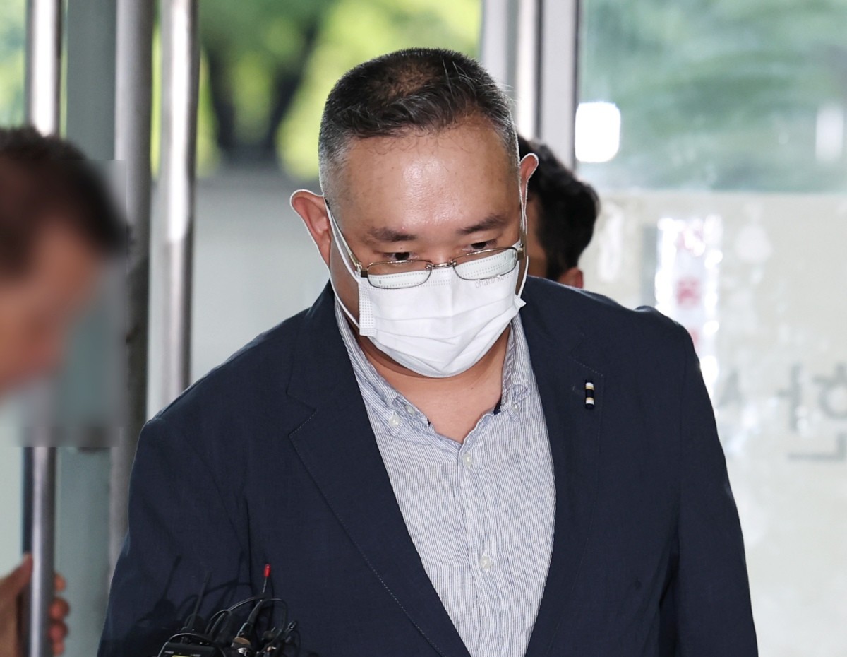 고 채상병 순직사건과 관련해 업무상과실치사상 혐의를 받는 최진규 전 해병대 포11대대장이 서울 서초구 '순직 해병 특검'(이명현 특별검사) 사무실에서 3차 피의자 조사를 받기 위해 출석하고 있다. / 뉴스1