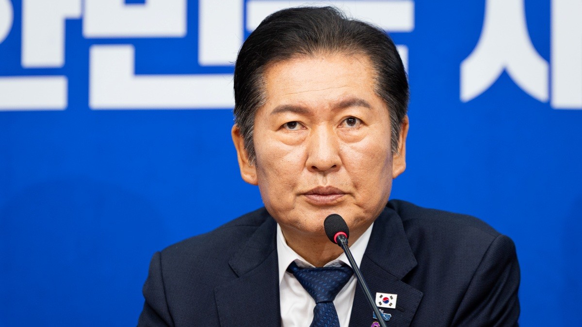 정청래 더불어민주당 대표가 24일 서울 여의도 국회에서 열린 최고위원회의에서 모두 발언을 하고 있는 모습. / 뉴스1