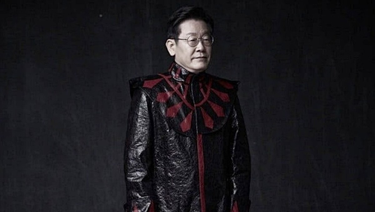 신해철의 무대의상을 입은 이재명 대통령 / 강영호 작가 인스타그램