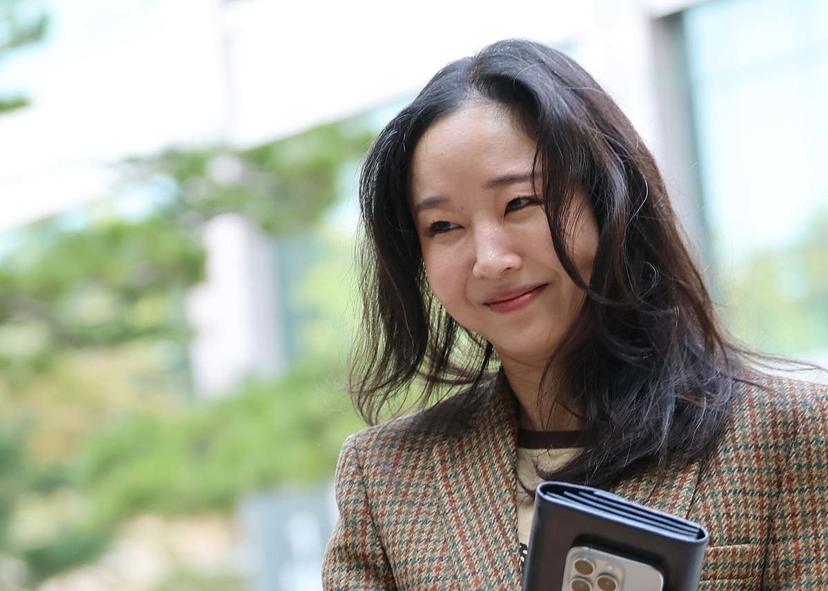 민희진 전 어도어 대표가 9월 11일 오후 서울 서초구 서울중앙지방법원에서 열린 하이브와의 풋옵션 행사 관련 주식매매대금 청구 소송 2차 변론기일에 출석하고 있다. / 뉴스1