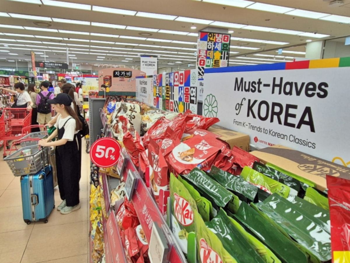 롯데마트 제타플렉스 서울역점의 머스트 헤브 오브 코리아 매대 전경   / 롯데마트