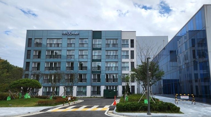 한국토지주택공사(LH)는 층간소음 및 실내공기질 시험 분야에서 국제공인시험기관 재인정을 획득했다고 24일 밝혔다.  / 사진제공=LH