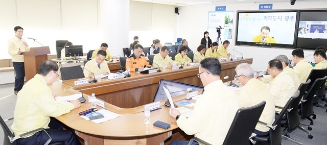 김영문 광주광역시 문화경제부시장이 27일 오후 재난상황실에서 열린 2025 재난대응 안전한국훈련 실행계획 보고 회의를 주재하고 있다. /광주광역시 제공