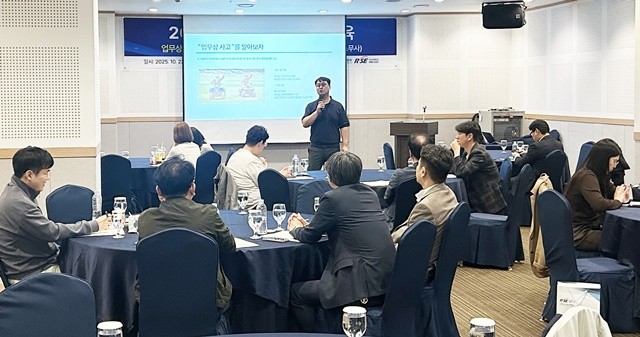 이두항 노무사가 특강을 진행하고 있다.