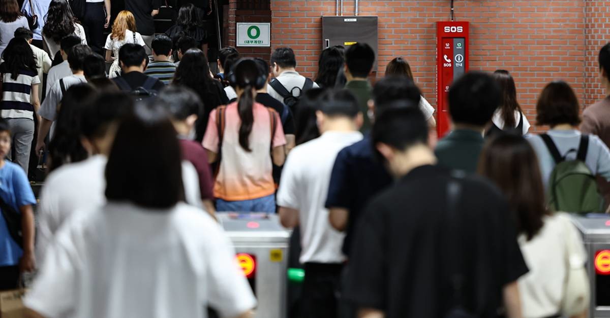 지하철 이용객들. 기사 이해를 돕기 위한 자료 사진 / 뉴스1