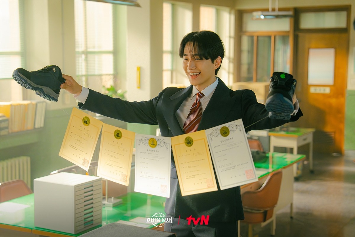 호평 속 시청률 상승세인 드라마 '태풍상사' / tvN