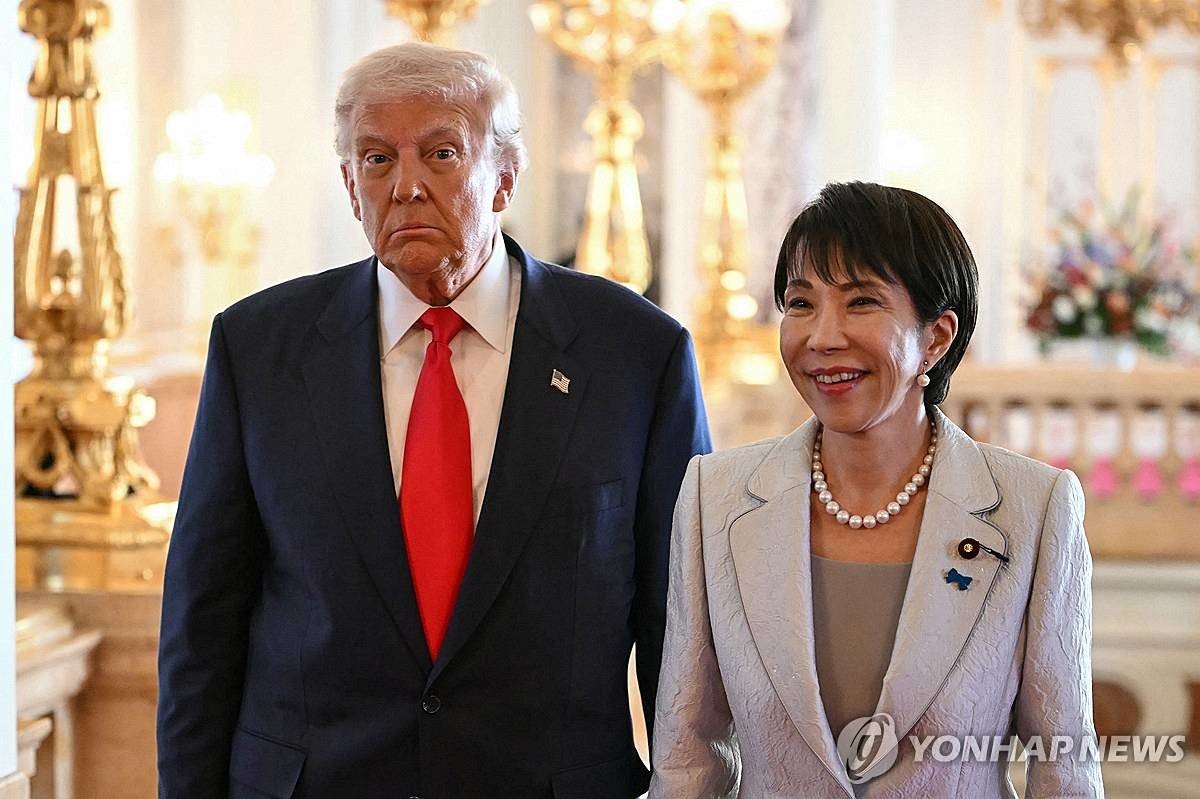 트럼프 대통령과 다카이치 총리 / 도쿄 AFP=연합뉴스