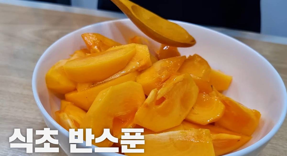 식초 반 스푼 넣은 모습 / 유튜브 '김대석 셰프TV'