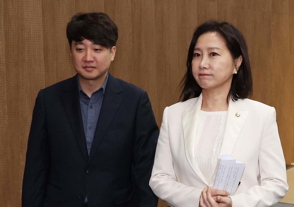 이준석 개혁신당 대표(왼쪽)와 허은아     국민통합비서관. / 뉴스1