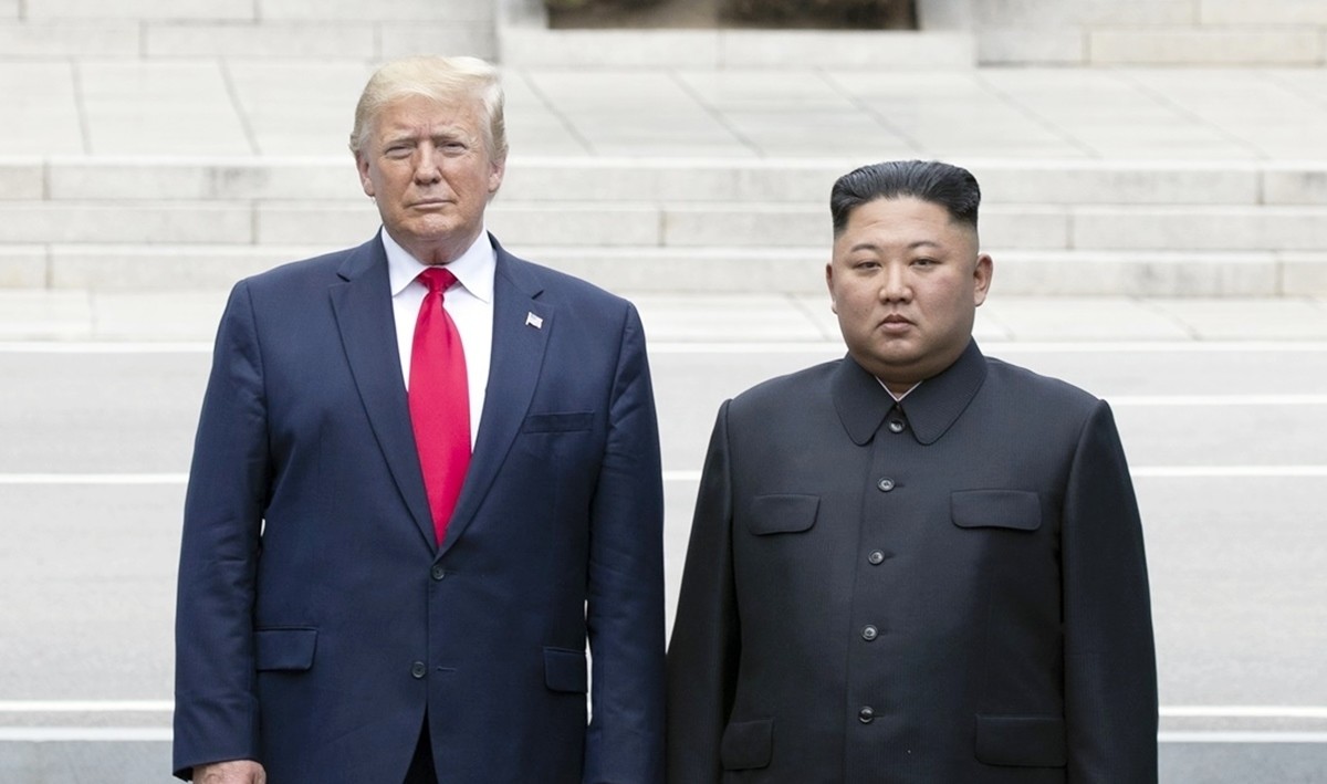 2019년 판문점에서 만난 도널드 트럼프 미국 대통령과 김정은 북한 국무위원장 모습