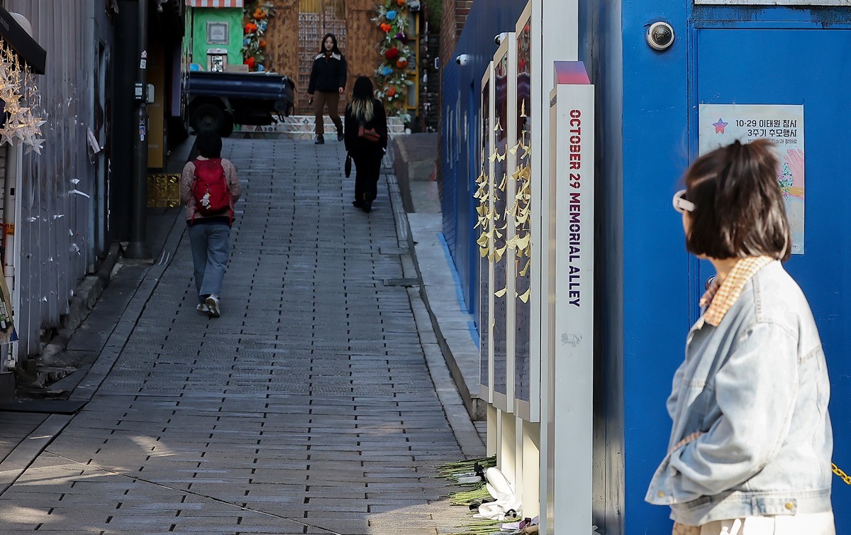 10.29 이태원 참사 3주기를 하루 앞둔 지난 28일 서울 용산구 이태원참사 골목 / 뉴스1