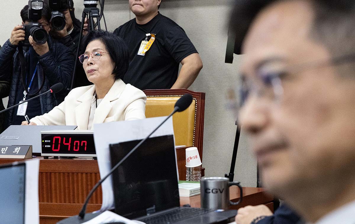 29일 서울 여의도 국회에서 열린 과학기술정보방송통신위원회 과학기술정보통신부 등에 대한 국정감사에서 최민희 위원장이 딸 혼사 관련 질의를 듣고 있다. / 뉴스1