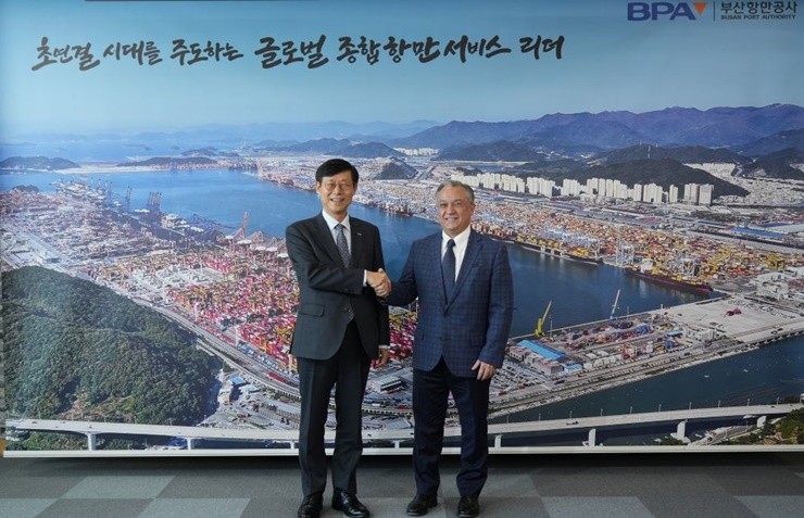 좌측 부산항만공사(BPA, 사장 송상근) 우측 칠레 산 안토니오 항만공사 라몬 카스타녜다(Ramón Castañeda) 사장 / 사진제공=부산항만공사