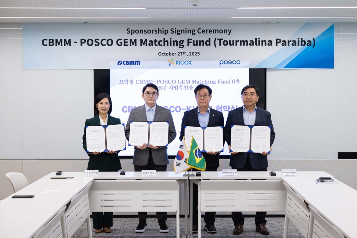 포스코가 27일 CBMM과 5만 달러 GEM펀드 기금을 출연하고 한국산업단지공단과 함께 국가산업단지 인프라 개선 협약식을 체결했다.이유경 포스코 구매투자본부장, 조경현 CBMM 한국 Agent H2C 대표, 박병훈 한국산업단지공단 경북지역본부장, 박진만 한국산업단지공단 전남지역본부장(왼쪽부터). / 포스코