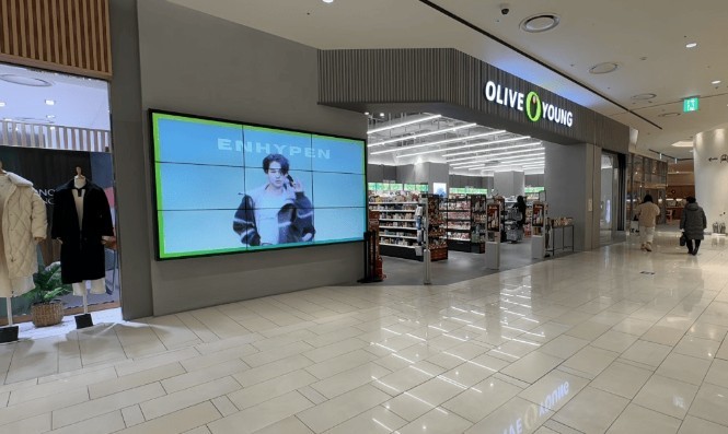 올리브영 전광판 광고 사진 / 사진=위키트리