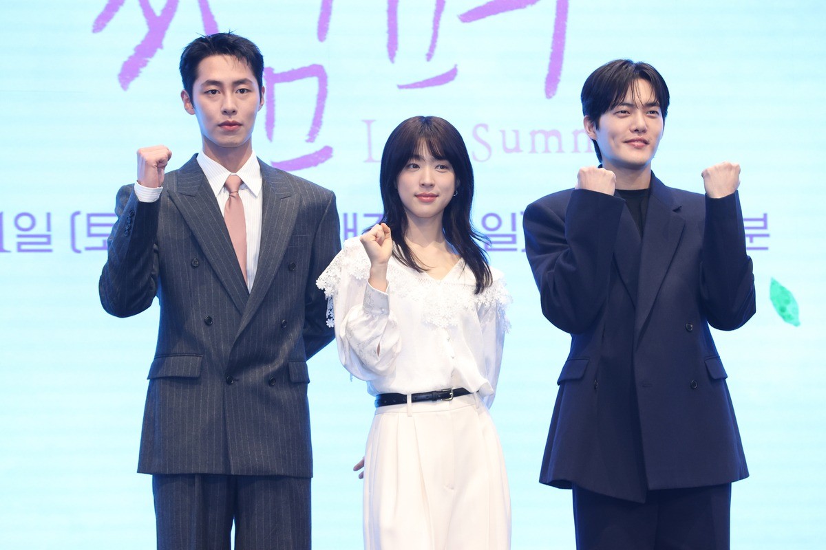 드라마 '마지막 썸머' 제작발표회에 참석한 배우들 / 연합뉴스