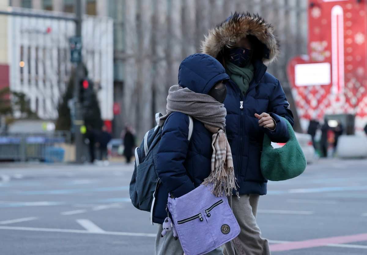 추위에 떠는 시민들. 자료사진. / 뉴스1