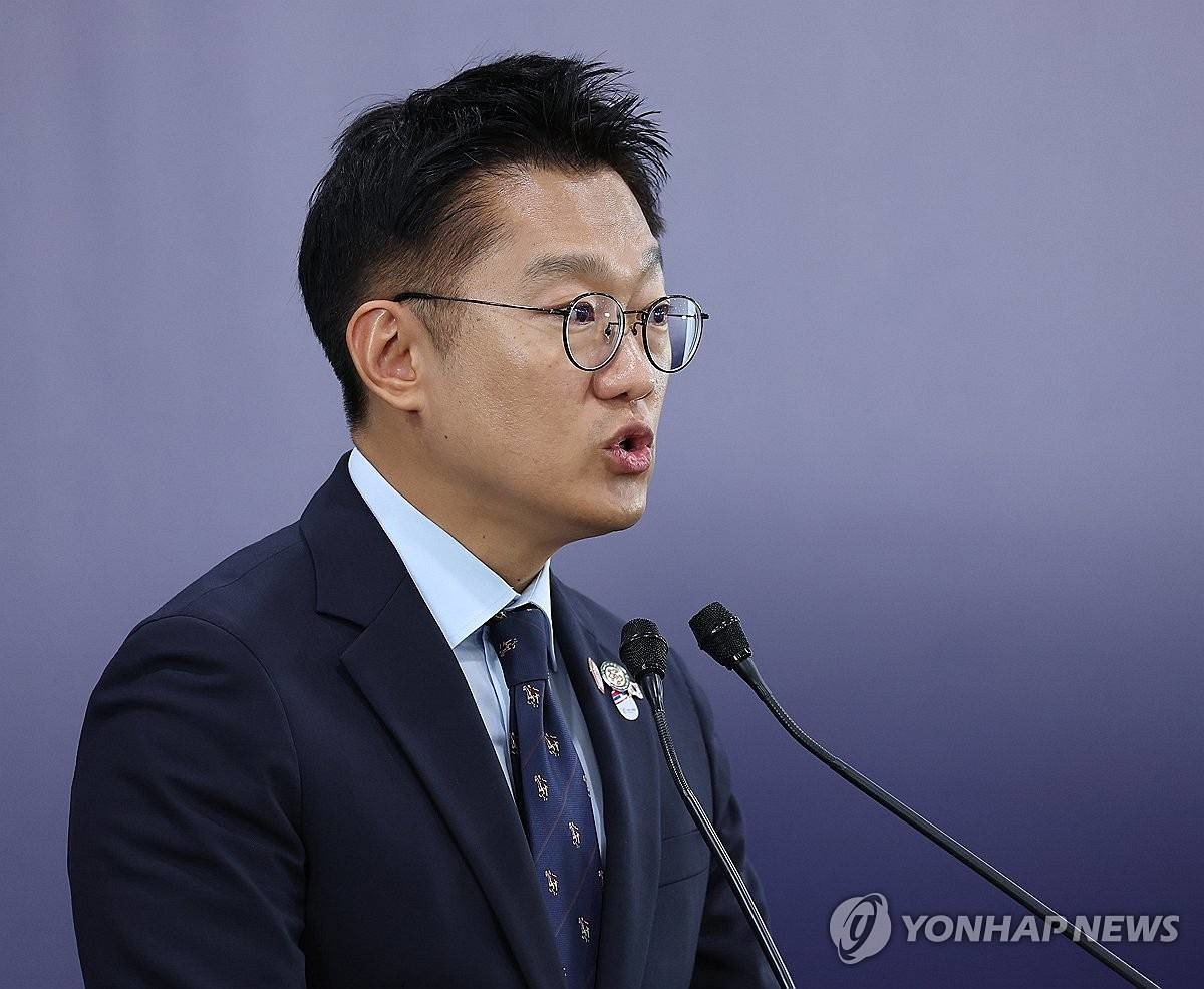 김남준 대변인이 30일 경북 경주 APEC 미디어센터에서 이날 열린 한-캐나다 정상회담 관련 브리핑을 하고 있다 / 연합뉴스