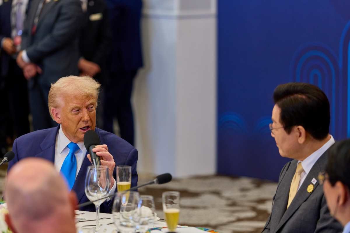 도널드 트럼프 미국 대통령이 지난 29일 경북 경주 힐튼호텔 그랜드볼룸에서 열린 이재명 대통령 주최 정상 특별만찬에서 축사를 하고 있다. / 대통령실 제공-뉴스1