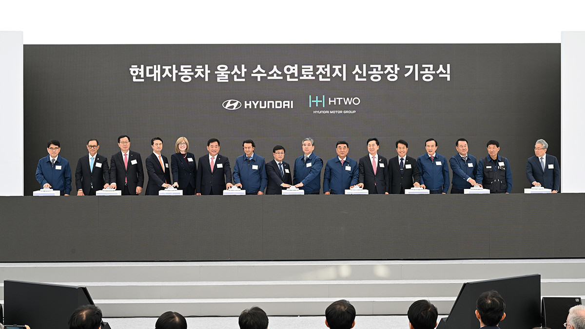 현대차 울산 수소연료전지 신공장 기공식에 참석한 주요 인사들이 세리머니를 진행하고 있다. / 현대자동차그룹