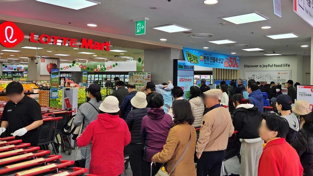 롯데마트 중계점 '오픈런' 현장. / 롯데마트 제공