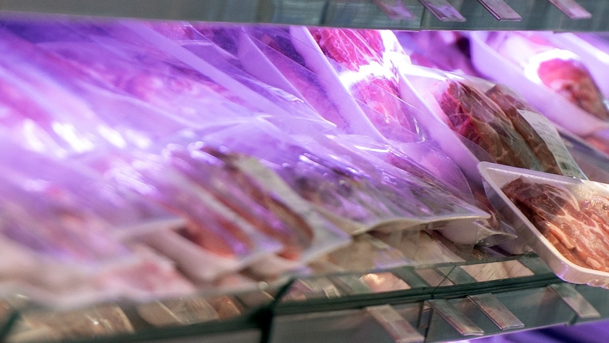 고기 제품들이 판매되고 있는 모습. 자료사진. / 뉴스1