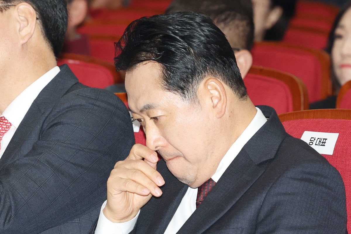 장동혁 국민의힘 대표가 31일 서울 강남구 SETEC에서 열린 서울시당 당협위원장 및 선출공직자 워크숍에서 생각에 잠겨있다. / 뉴스1