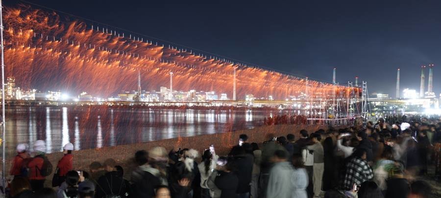 1일 송도해수욕장에서 열린 ‘송도 낙화놀이’/이하 포항시